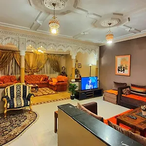 Appartement Oranger Family House Center, Private Large House, Terasse Garden View, Free Parking, Marrakesh